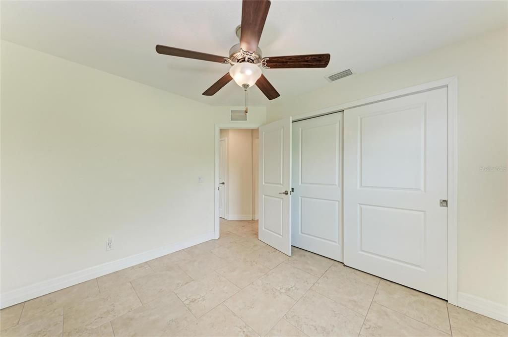 Activo con contrato: $1,900 (3 camas, 2 baños, 1427 Pies cuadrados)