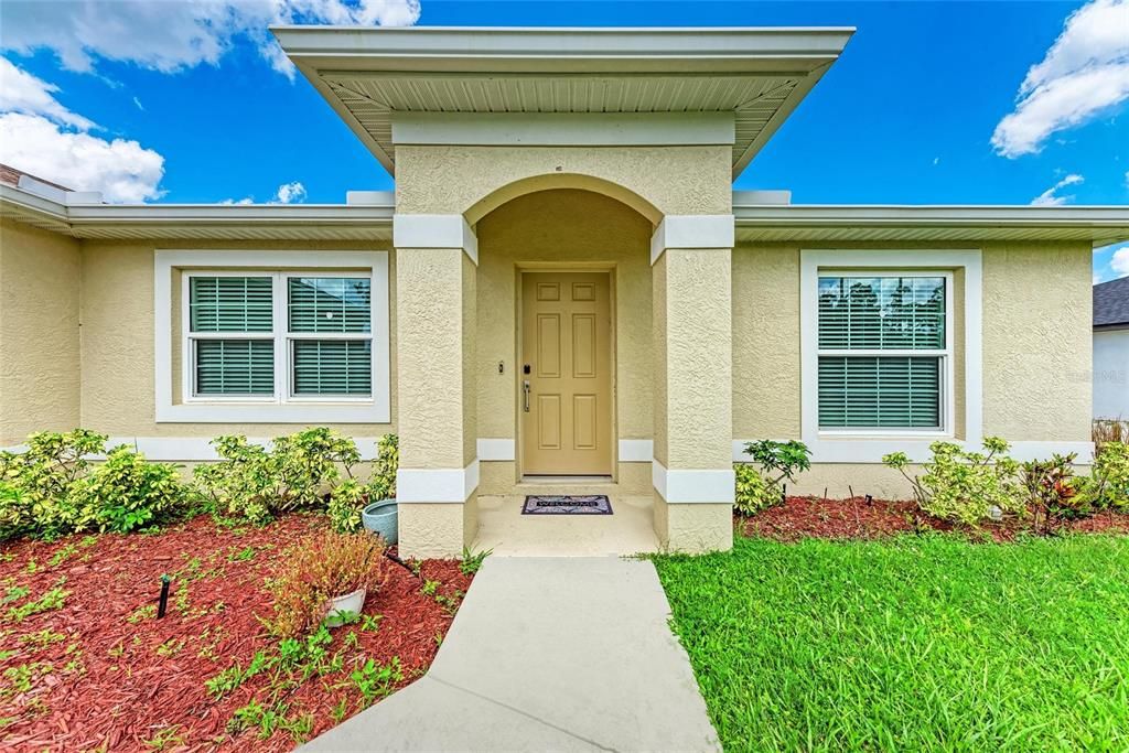 Activo con contrato: $1,900 (3 camas, 2 baños, 1427 Pies cuadrados)