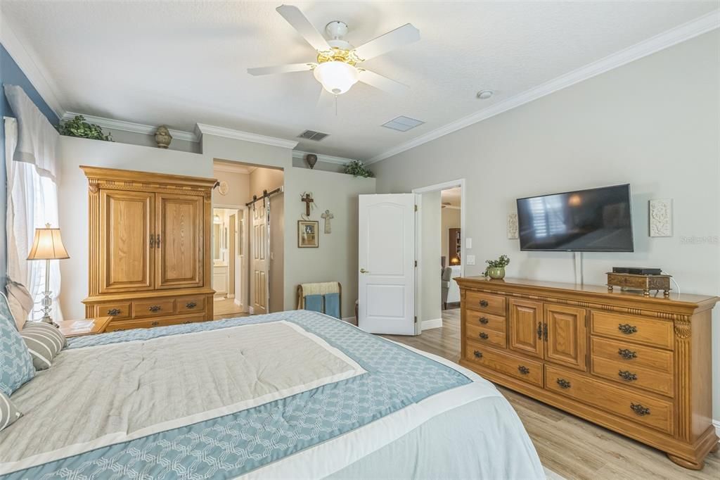 合同活跃: $440,000 (3 贝兹, 2 浴室, 2223 平方英尺)