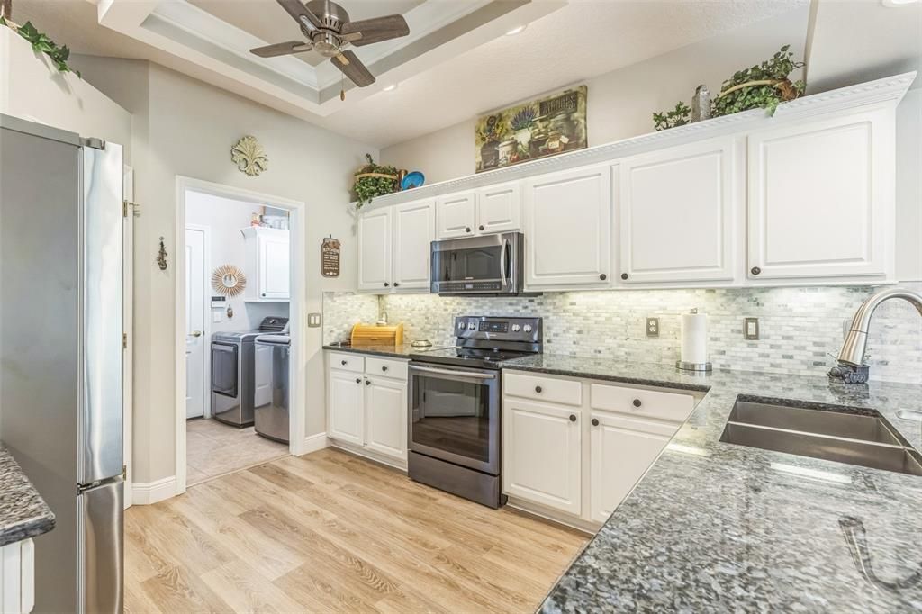 合同活跃: $440,000 (3 贝兹, 2 浴室, 2223 平方英尺)