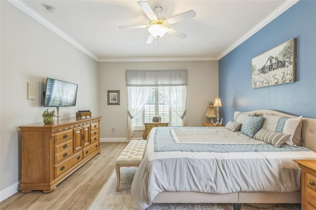 合同活跃: $440,000 (3 贝兹, 2 浴室, 2223 平方英尺)