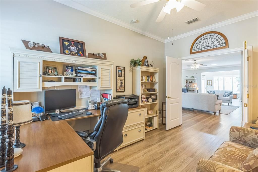 合同活跃: $440,000 (3 贝兹, 2 浴室, 2223 平方英尺)