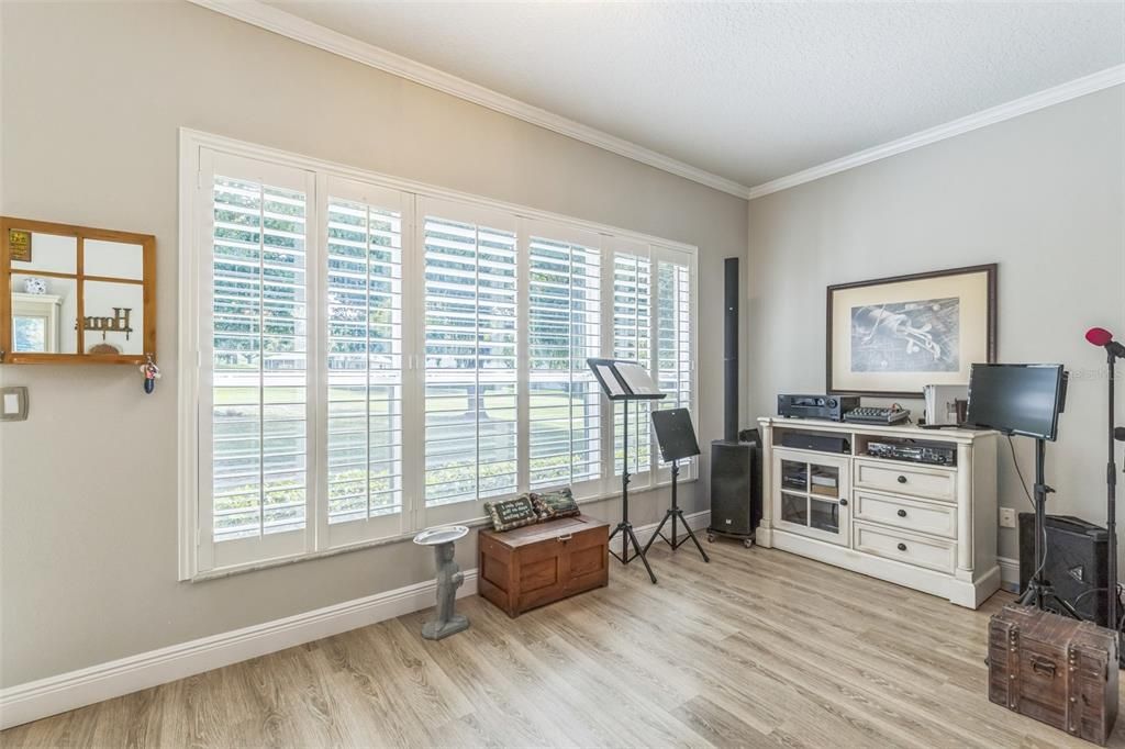 合同活跃: $440,000 (3 贝兹, 2 浴室, 2223 平方英尺)