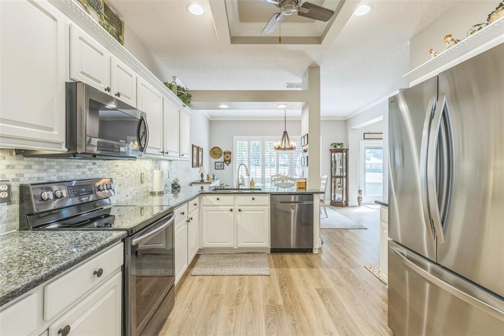 合同活跃: $440,000 (3 贝兹, 2 浴室, 2223 平方英尺)