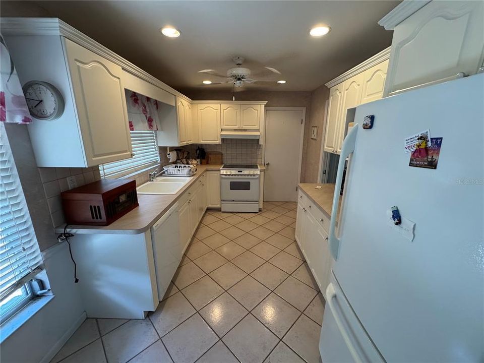 For Rent: $3,000 (2 beds, 2 baths, 1330 Square Feet)