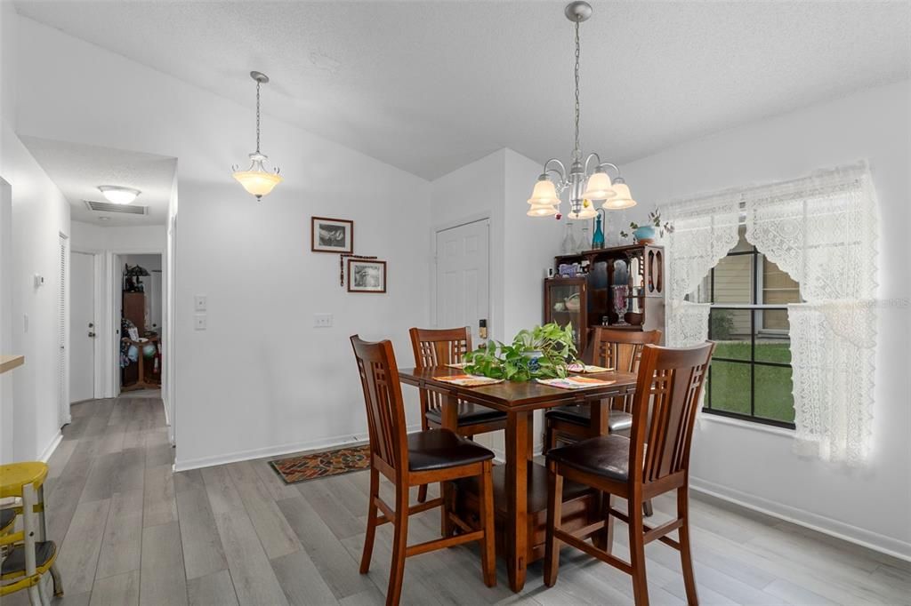 待售: $214,900 (3 贝兹, 2 浴室, 1202 平方英尺)