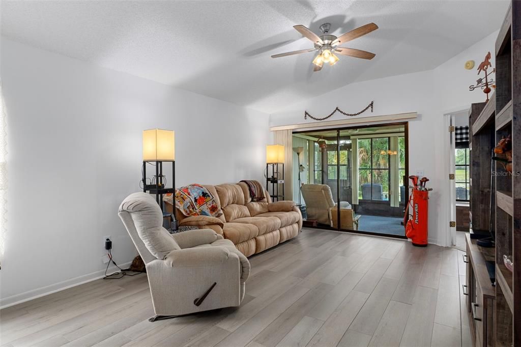 待售: $214,900 (3 贝兹, 2 浴室, 1202 平方英尺)