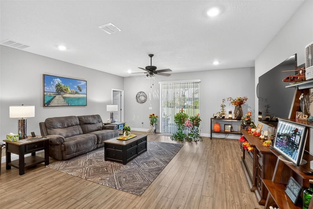 For Sale: $462,900 (3 beds, 2 baths, 2729 Square Feet)