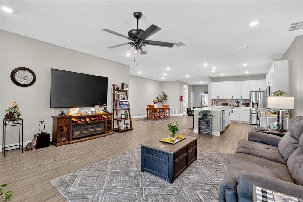For Sale: $462,900 (3 beds, 2 baths, 2729 Square Feet)