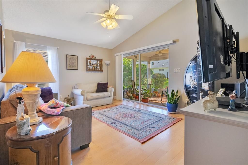 Active With Contract: $235,000 (2 beds, 2 baths, 1095 Square Feet)