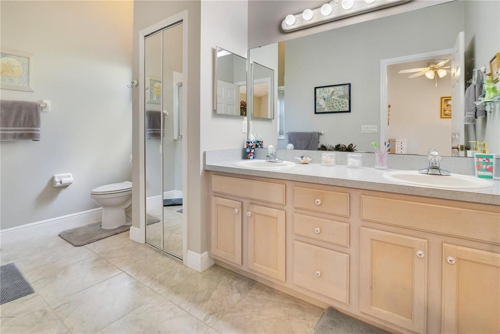 Active With Contract: $235,000 (2 beds, 2 baths, 1095 Square Feet)