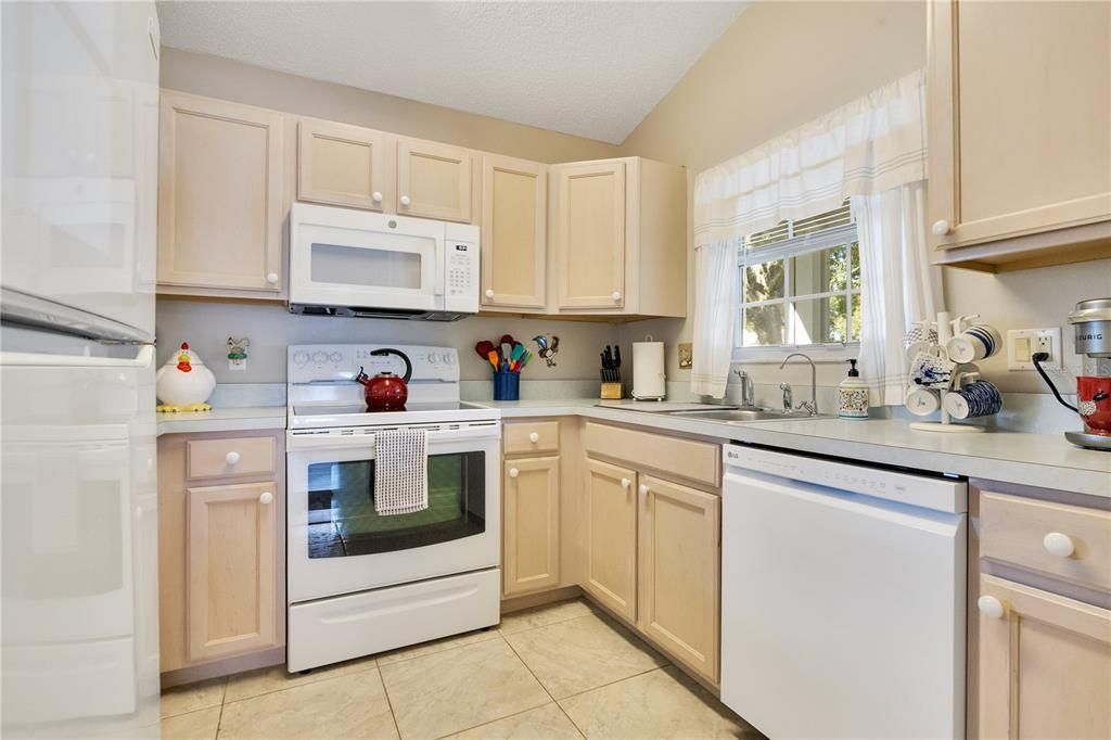 Active With Contract: $235,000 (2 beds, 2 baths, 1095 Square Feet)