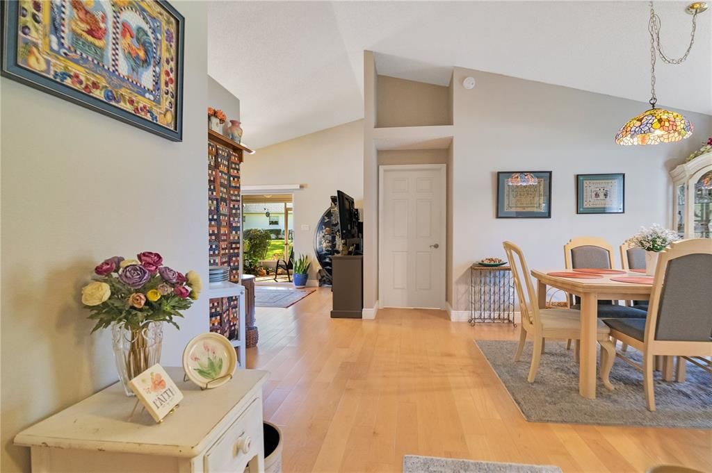 Active With Contract: $235,000 (2 beds, 2 baths, 1095 Square Feet)