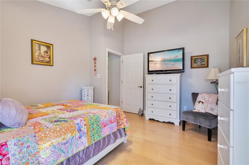 Active With Contract: $235,000 (2 beds, 2 baths, 1095 Square Feet)