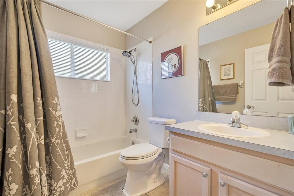 Active With Contract: $235,000 (2 beds, 2 baths, 1095 Square Feet)