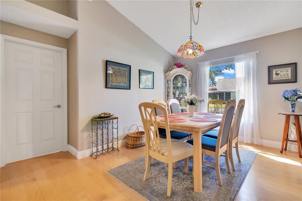 Active With Contract: $235,000 (2 beds, 2 baths, 1095 Square Feet)