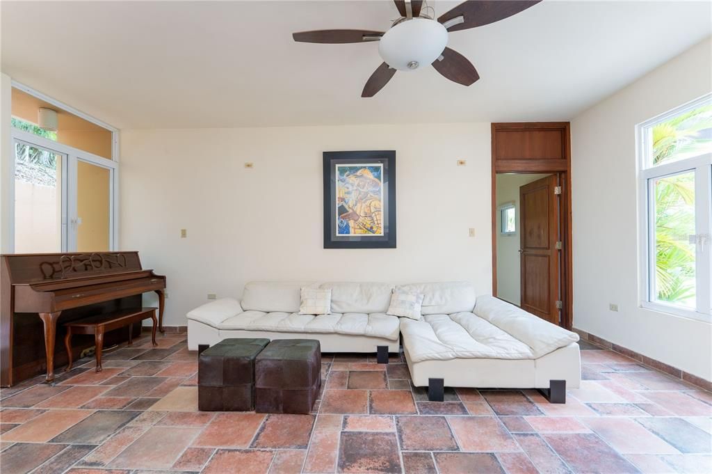 For Rent: $6,500 (4 beds, 3 baths, 4371 Square Feet)