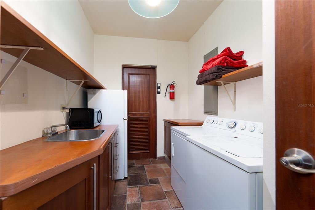 For Rent: $6,500 (4 beds, 3 baths, 4371 Square Feet)