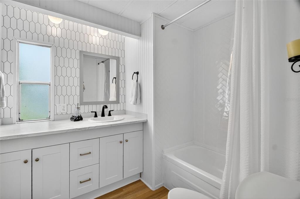 For Sale: $99,500 (2 beds, 1 baths, 784 Square Feet)