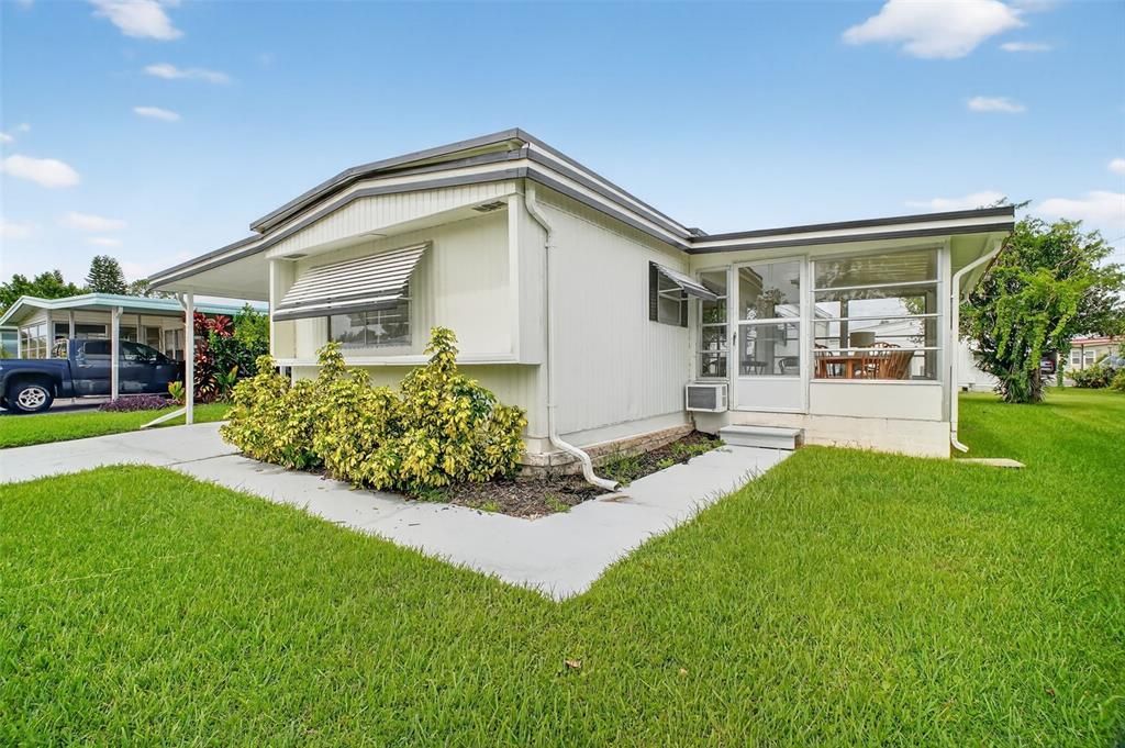 For Sale: $99,500 (2 beds, 1 baths, 784 Square Feet)