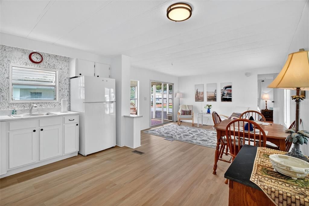 For Sale: $99,500 (2 beds, 1 baths, 784 Square Feet)