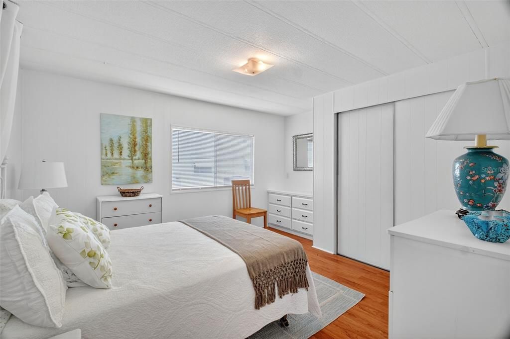 For Sale: $99,500 (2 beds, 1 baths, 784 Square Feet)