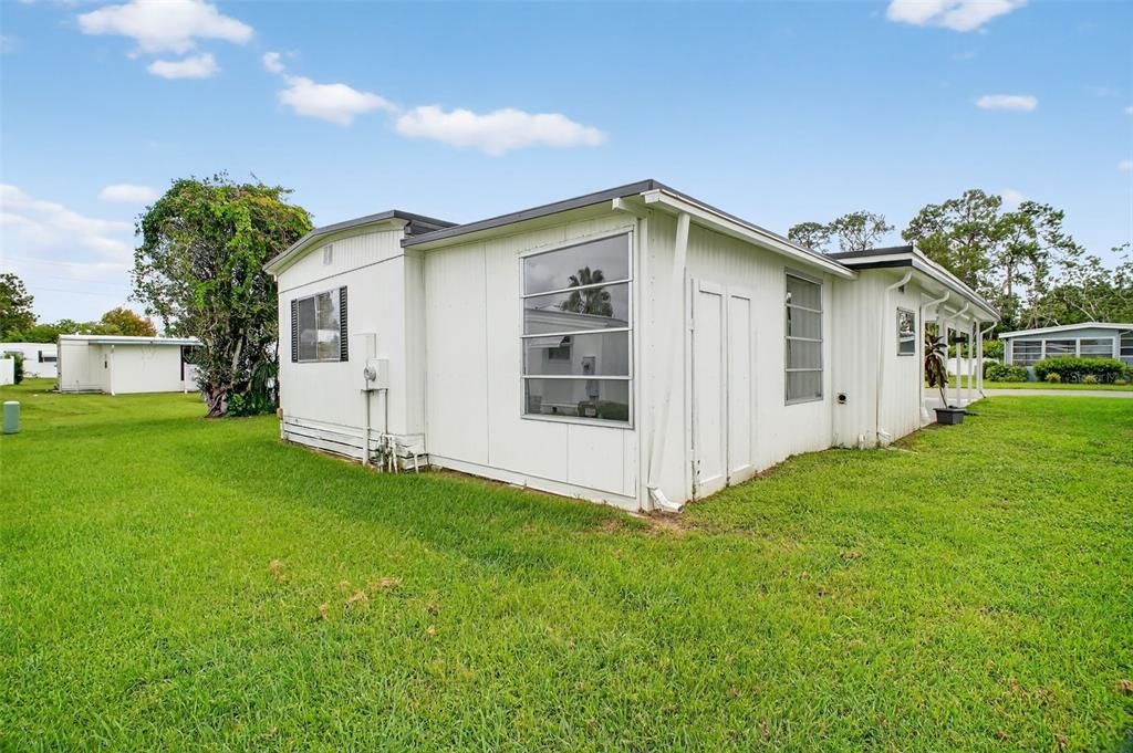 For Sale: $99,500 (2 beds, 1 baths, 784 Square Feet)