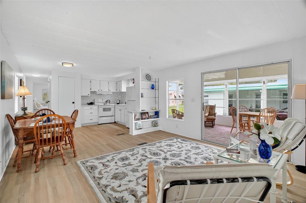 For Sale: $99,500 (2 beds, 1 baths, 784 Square Feet)