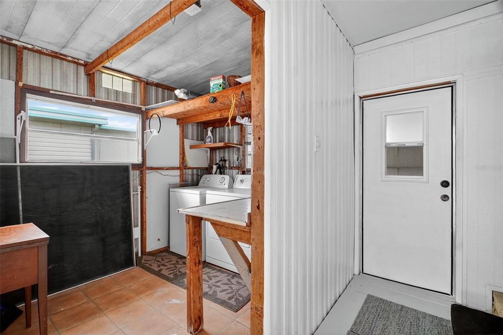 For Sale: $99,500 (2 beds, 1 baths, 784 Square Feet)