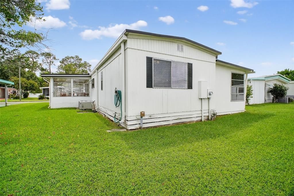 For Sale: $99,500 (2 beds, 1 baths, 784 Square Feet)