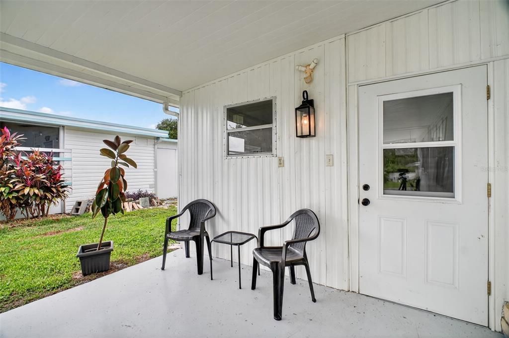 For Sale: $99,500 (2 beds, 1 baths, 784 Square Feet)