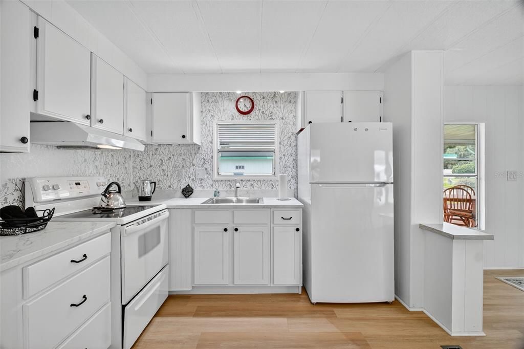 For Sale: $99,500 (2 beds, 1 baths, 784 Square Feet)