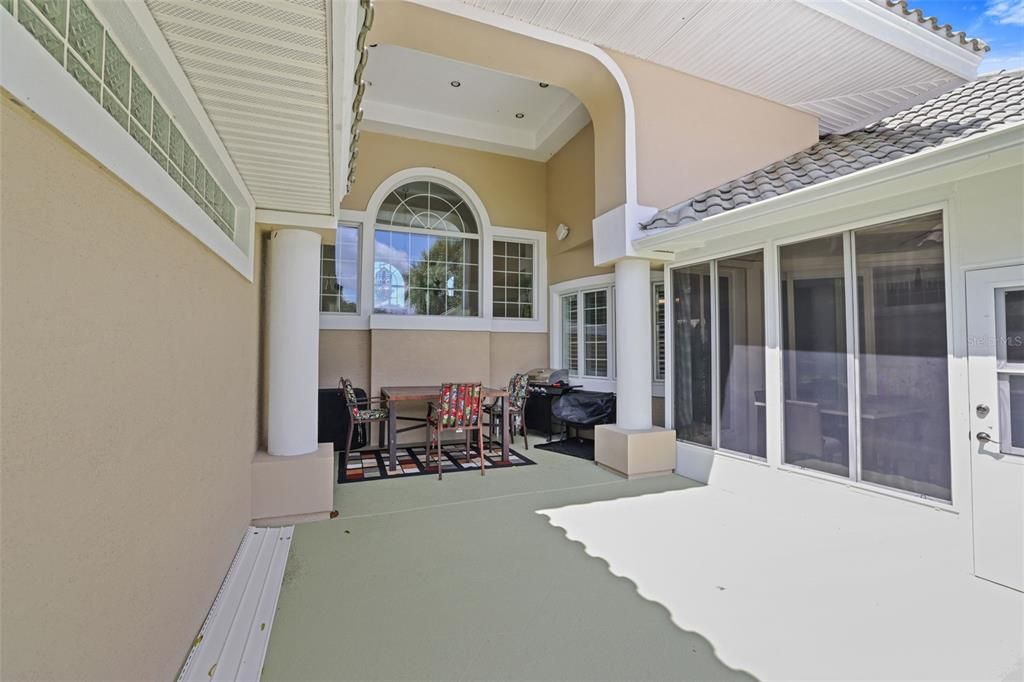 For Sale: $1,500,000 (5 beds, 4 baths, 4703 Square Feet)