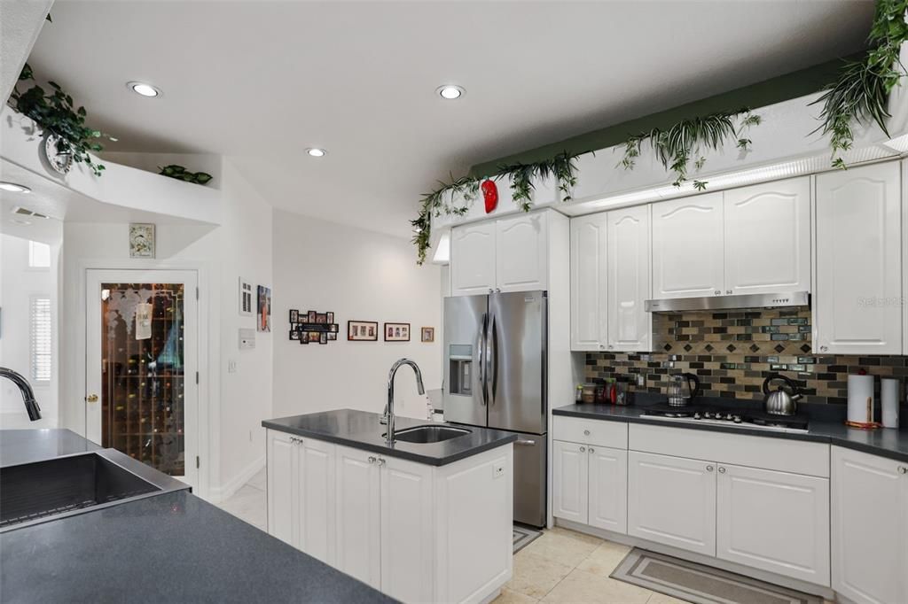 For Sale: $1,500,000 (5 beds, 4 baths, 4703 Square Feet)