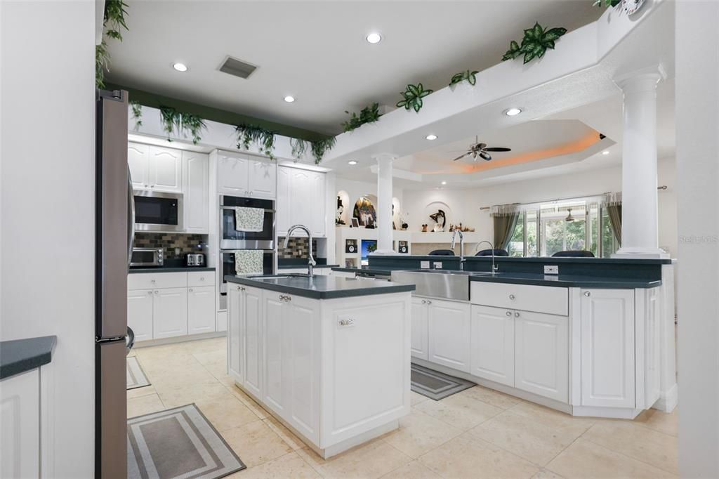 For Sale: $1,500,000 (5 beds, 4 baths, 4703 Square Feet)