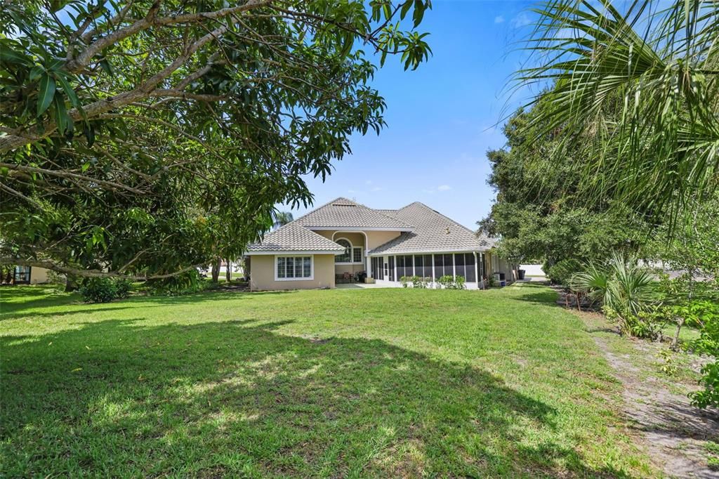 For Sale: $1,500,000 (5 beds, 4 baths, 4703 Square Feet)