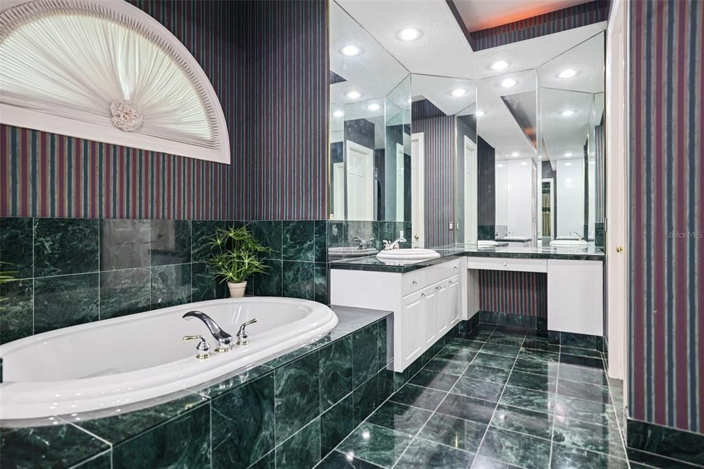 For Sale: $1,500,000 (5 beds, 4 baths, 4703 Square Feet)