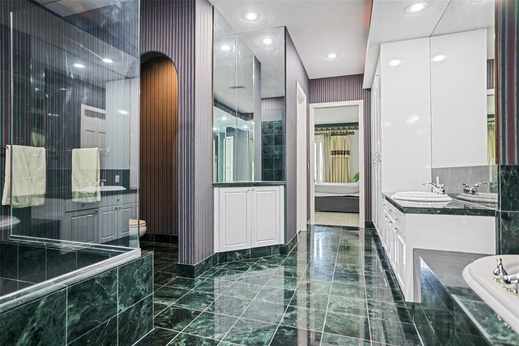 For Sale: $1,500,000 (5 beds, 4 baths, 4703 Square Feet)