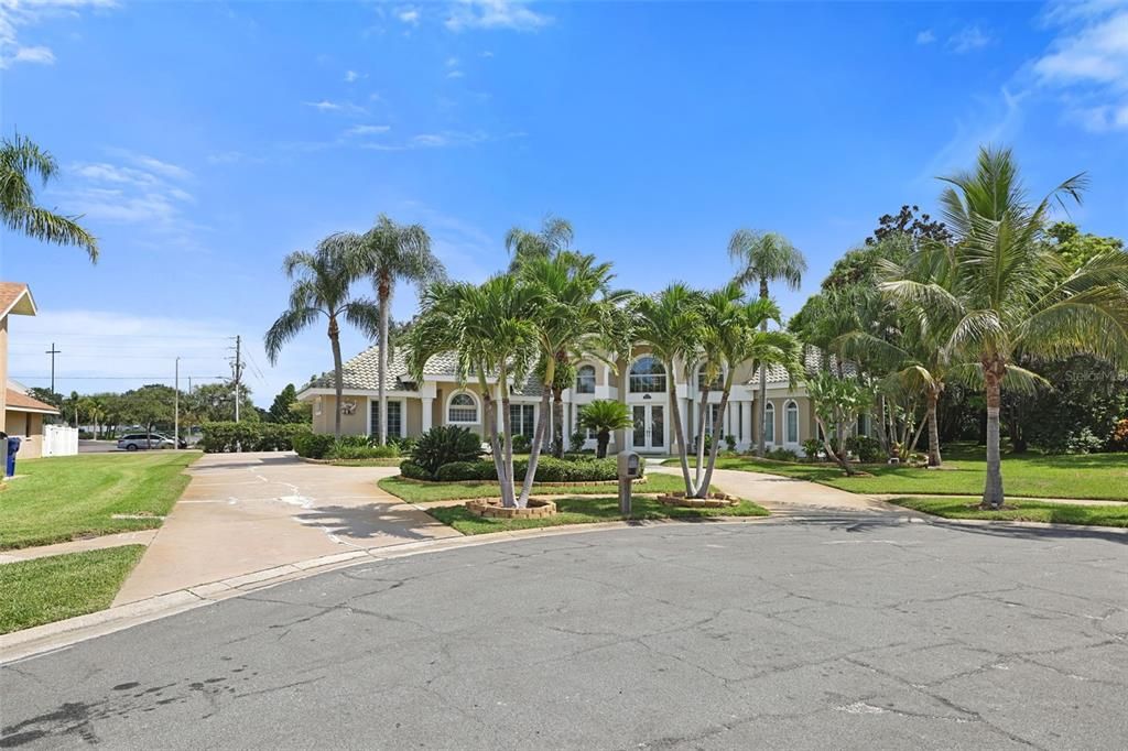 For Sale: $1,500,000 (5 beds, 4 baths, 4703 Square Feet)