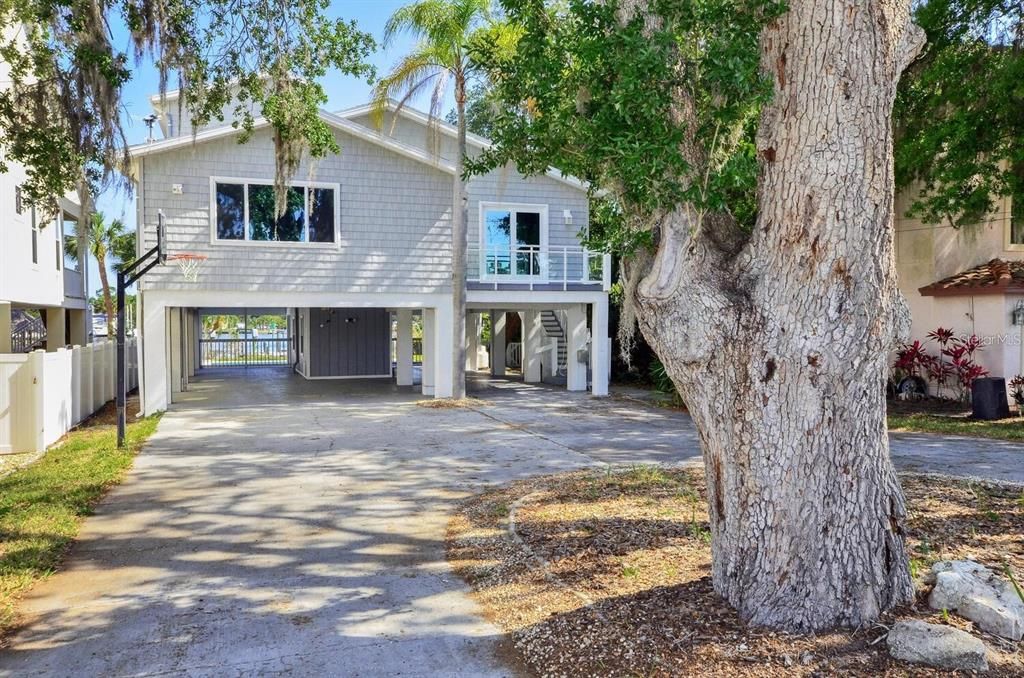 Под контрактом: $1,199,900 (4 спален, 4 ванн, 2629 Квадратных фут)