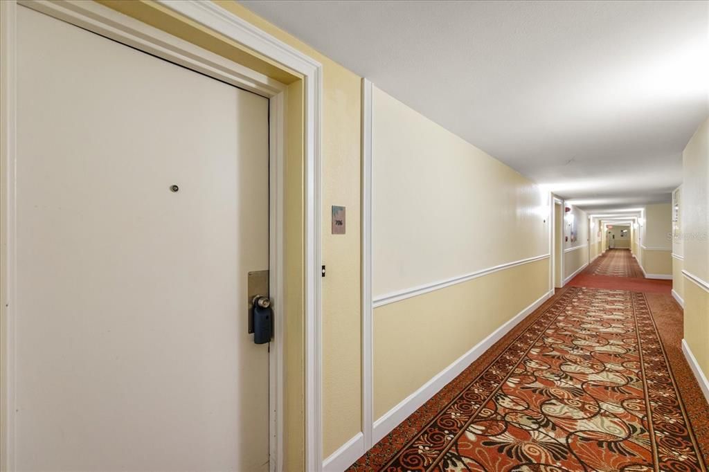 Active With Contract: $199,900 (1 beds, 1 baths, 745 Square Feet)