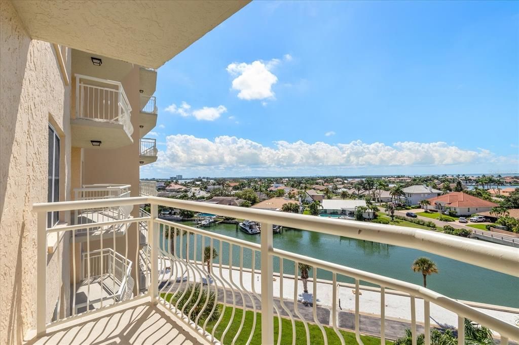 Active With Contract: $199,900 (1 beds, 1 baths, 745 Square Feet)