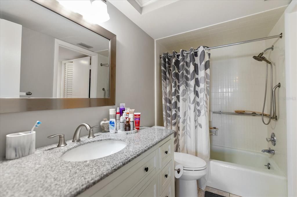 Active With Contract: $199,900 (1 beds, 1 baths, 745 Square Feet)