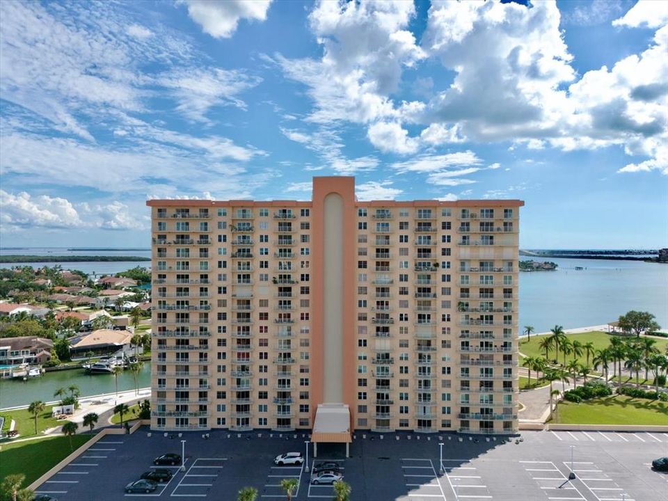 Active With Contract: $199,900 (1 beds, 1 baths, 745 Square Feet)