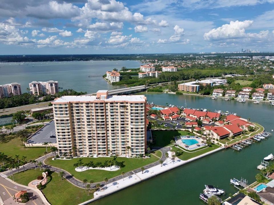 Active With Contract: $199,900 (1 beds, 1 baths, 745 Square Feet)