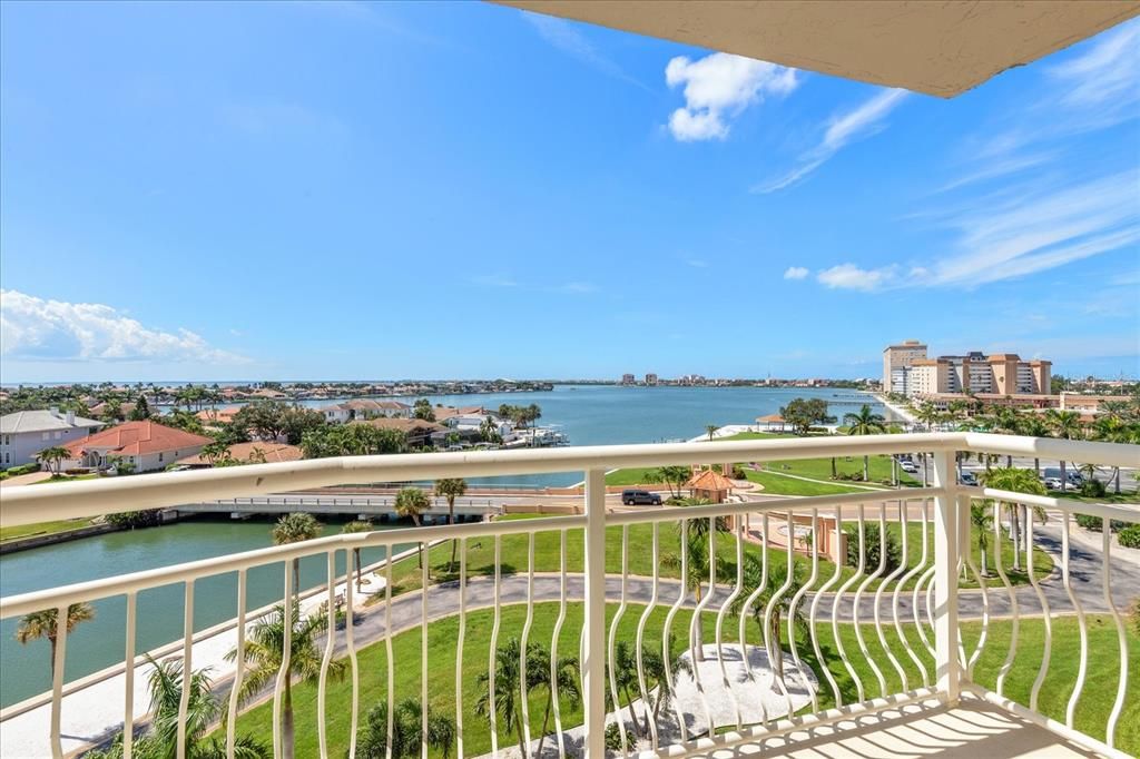 Active With Contract: $199,900 (1 beds, 1 baths, 745 Square Feet)