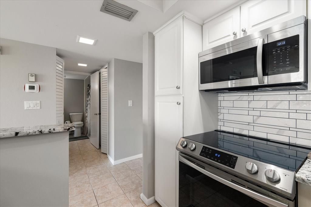 Active With Contract: $199,900 (1 beds, 1 baths, 745 Square Feet)