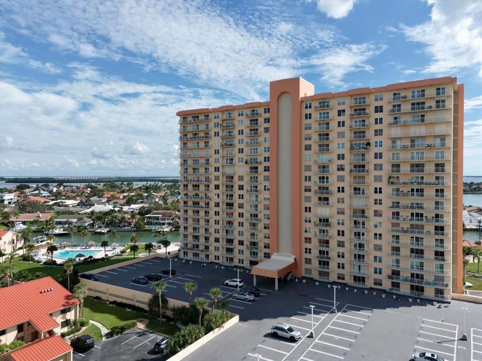 Active With Contract: $199,900 (1 beds, 1 baths, 745 Square Feet)