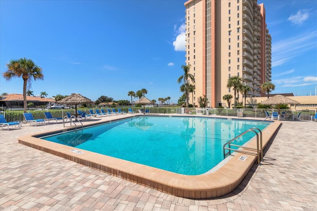 Active With Contract: $199,900 (1 beds, 1 baths, 745 Square Feet)