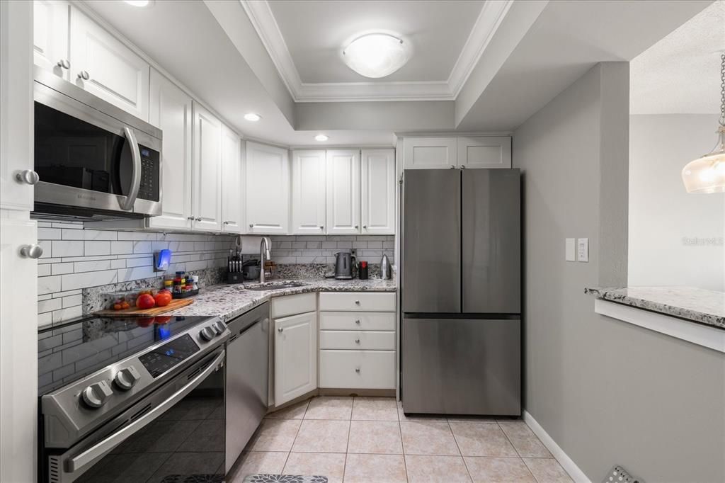Active With Contract: $199,900 (1 beds, 1 baths, 745 Square Feet)